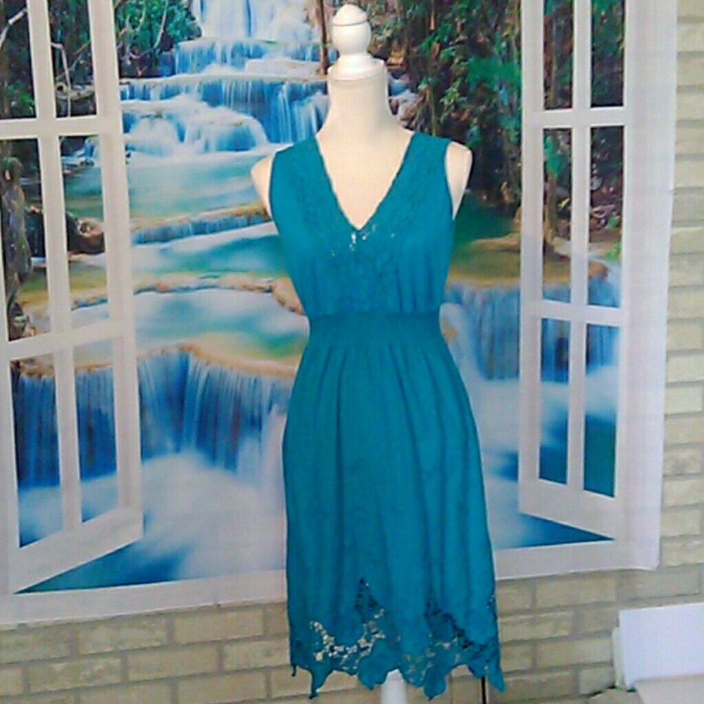 Dress - Picture 1 of 4